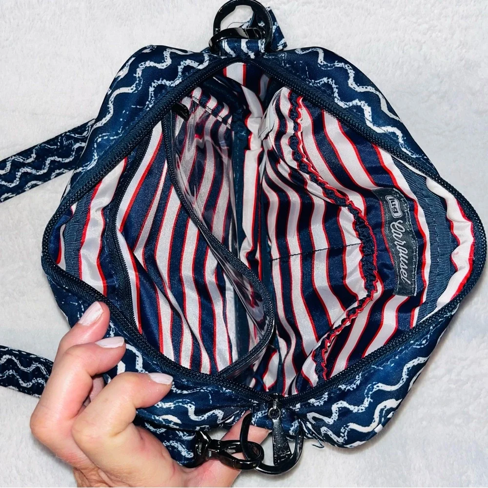 LUG Carousel Crossbody Bag - Picture 5 of 11